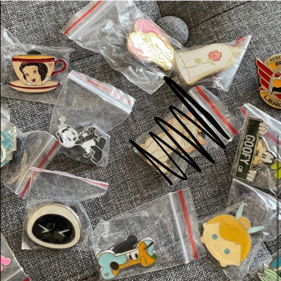 NWT set of 12 Disney pins - Picture 3 of 4